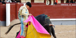 Ginés Marín lanceando a la verónica en su presentación en Madrid (lasventas.com)