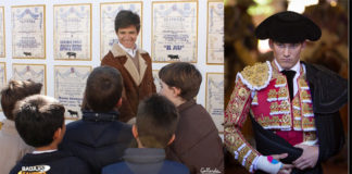 Julián López 'El Juli' con niños y José Garrido en solitario en los salones del Hotel Zurbarán (FOTOS:Gallardo/Juan Pelegrín)