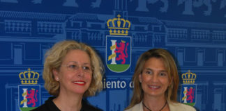 Pepa Dueñas y Blanca Subirán muestran el cartel de la nueva edición de ECUEXTRE