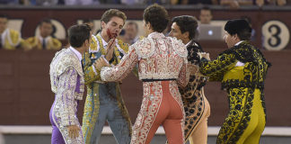 Ginés Marín herido en la cara por el sexto en la Feria de Otoño (FOTO: Julián López)